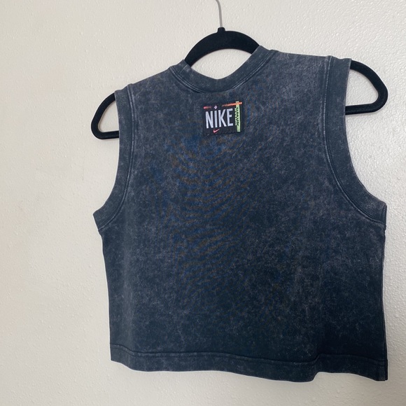 Nike crop - Picture 3 of 4